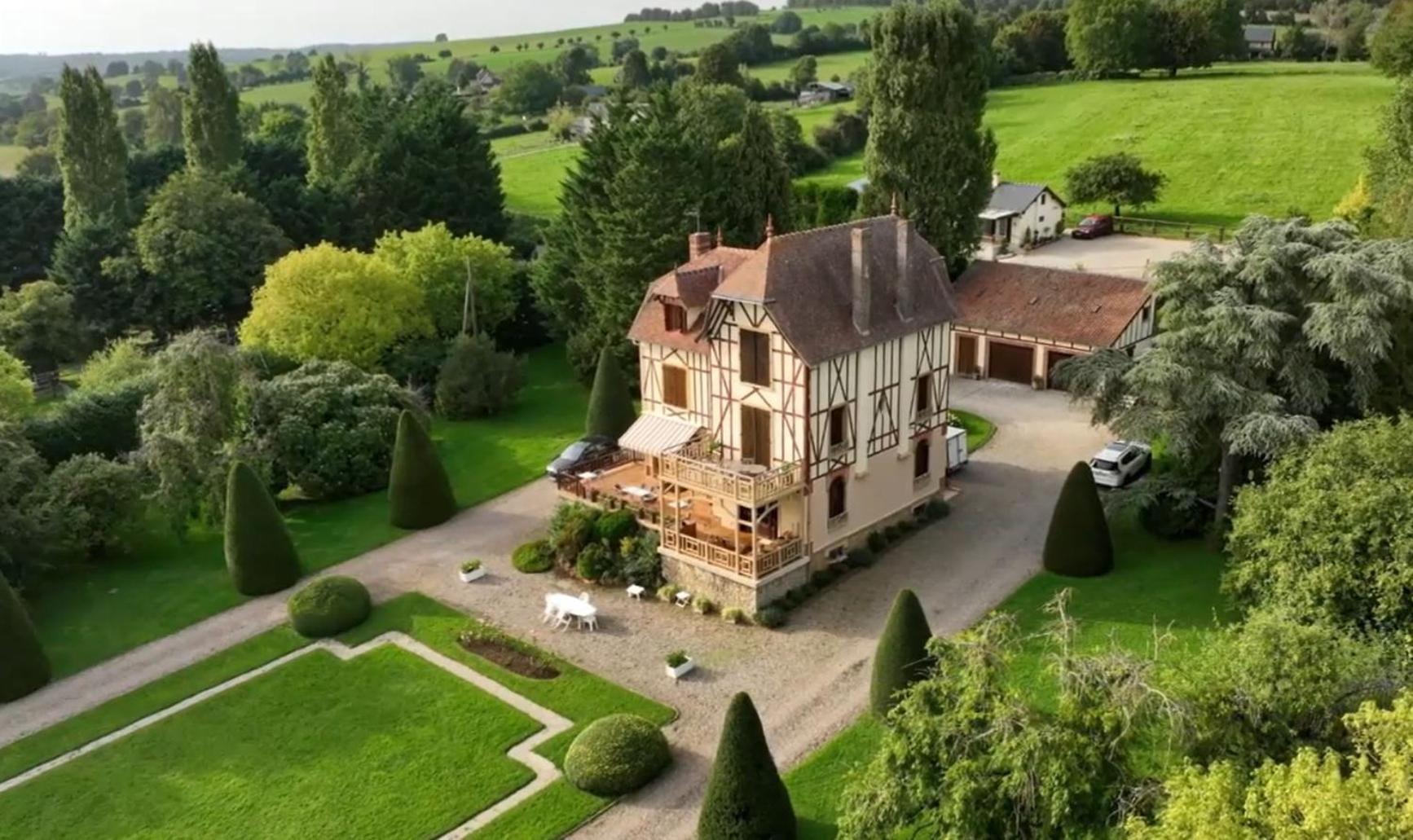 Domaine Des Thomins Bed & Breakfast Cisai-Saint-Aubin Exterior photo